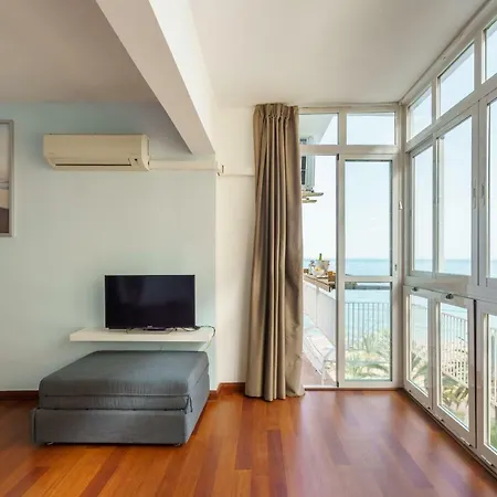 Mp4-beachfront Enjoy Breakfast Facing The Ocean Apartment